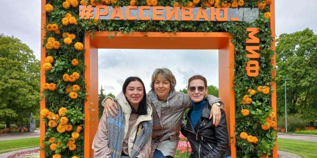 28.05.2022 Флористические инсталляции в парках Москвы – 28 мая состоялась социальная акция в рамках недели рассеянного склероза 